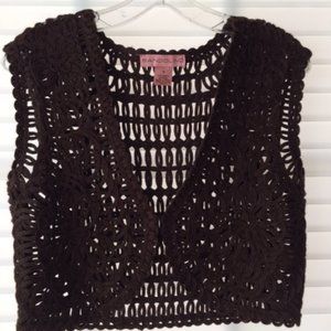 Bandolino Vest with hook closure